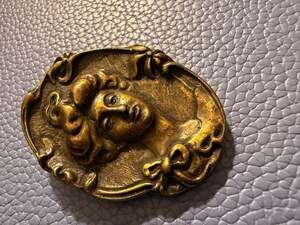 Vintage Art Nouveau Style Gold Tone Gibson Girl Repousse Brooch Pin
